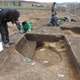 Výzkum 7 tisíc let staré stavební jámy